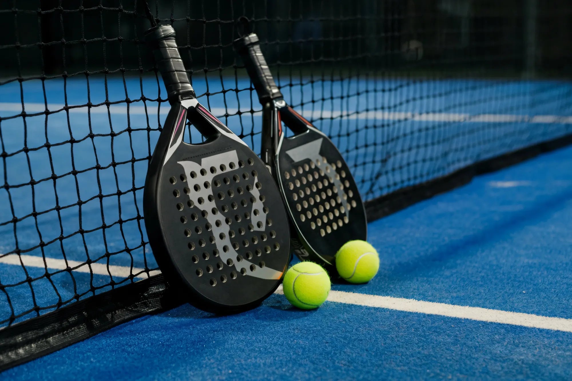 Köp all utrustning du behöver bra padel hos Per4m.